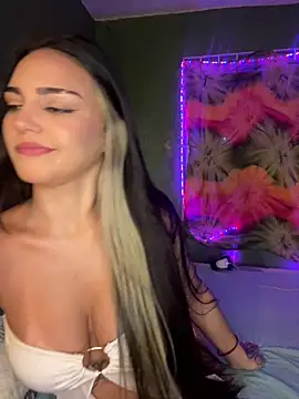 HoneybeeDiamonds online show from February 25, 2026, 6:46 am