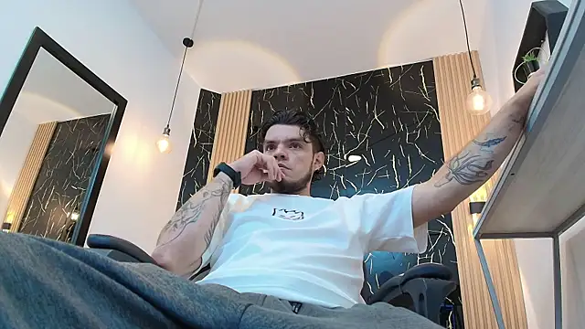 Enzo Turner online show from January 13, 2026, 3:21 am