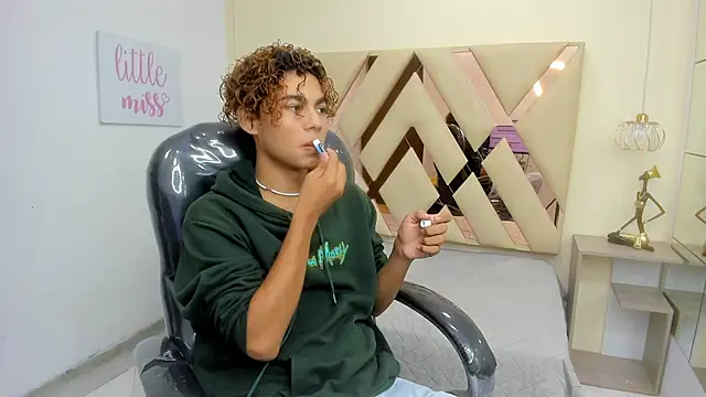 Anyelo Twink online show from March 7, 2026, 8:36 pm