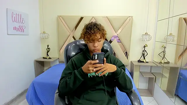 Snapshot of Anyelo_Twink chatting on February 24, 2026, 8:53 pm Anyelo Twink online show from February 24, 2026, 8:53 pm