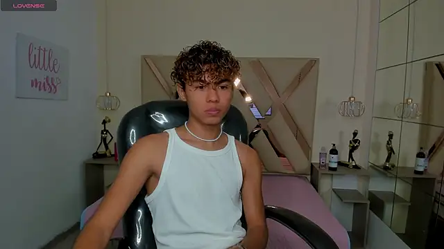 Snapshot of Anyelo_Twink chatting on May 23, 2026, 9:03 pm Anyelo Twink online show from May 23, 2026, 9:03 pm
