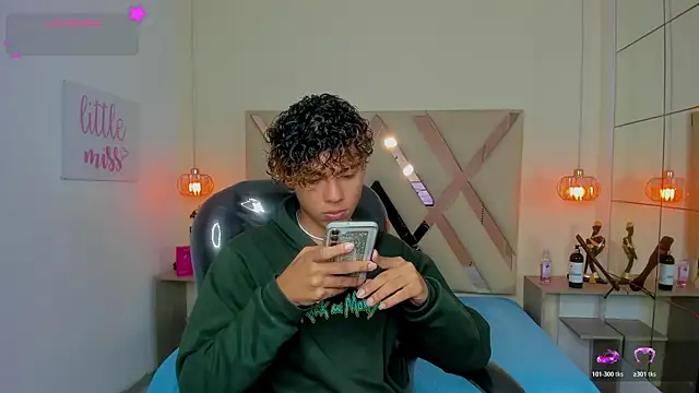 Anyelo Twink online show from June 24, 2026, 4:11 am