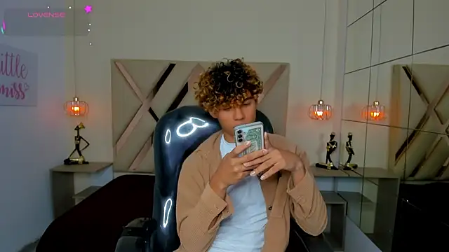 Anyelo Twink online show from July 6, 2026, 4:30 am