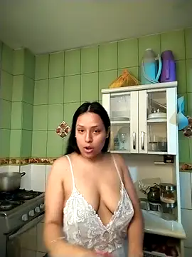 Snapshot of Aleja_1426 chatting on February 1, 2026, 5:33 pm Aleja 1426 online show from February 1, 2026, 5:33 pm