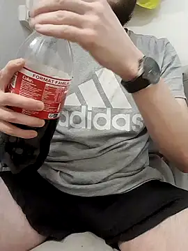 Snapshot of 80julien chatting on February 3, 2026, 11:43 pm 80julien online show from February 3, 2026, 11:43 pm