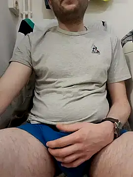 Snapshot of 80julien chatting on February 19, 2026, 4:31 am 80julien online show from February 19, 2026, 4:31 am