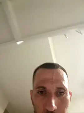 Snapshot of XL-Richard chatting on January 11, 2026, 7:04 am XL-Richard online show from January 11, 2026, 7:04 am