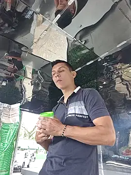 Snapshot of Andres_storm chatting on April 5, 2026, 8:15 pm Andres storm online show from April 5, 2026, 8:15 pm