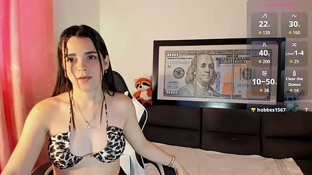 LucianaMoreau online show from May 8, 2026, 7:39 pm