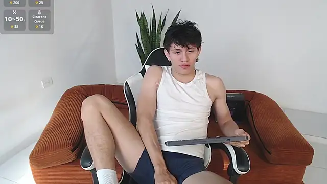 Snapshot of DarrenColleen chatting on April 18, 2026, 1:24 pm DarrenColleen online show from April 18, 2026, 1:24 pm