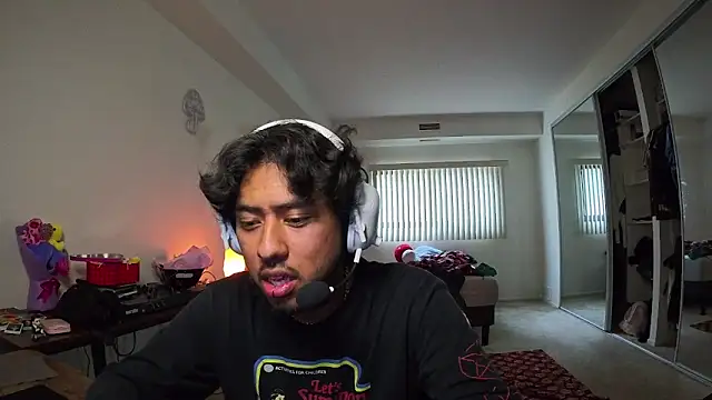 Snapshot of Embersboudoir chatting on February 18, 2026, 9:44 pm Embersboudoir online show from February 18, 2026, 9:44 pm