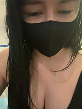 Mia-zhan online show from April 12, 2026, 8:34 pm