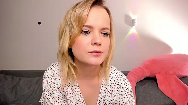 JessicaBeverly  online show from April 6, 2026, 9:10 am