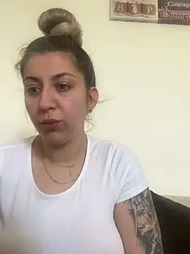 dalia0710 online show from April 16, 2026, 11:33 am