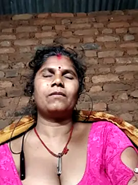 Hot di97 online show from April 17, 2026, 11:07 pm