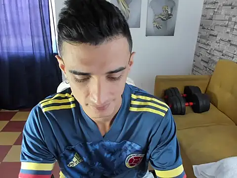 Snapshot of felipe_colinss chatting on February 19, 2026, 12:24 pm felipe colinss online show from February 19, 2026, 12:24 pm