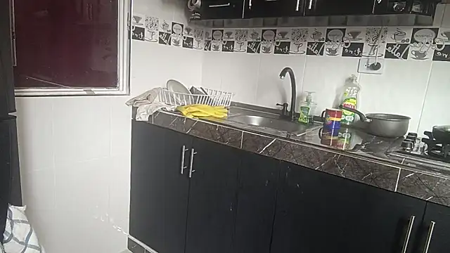 ShantalBlum online show from February 5, 2026, 2:24 pm