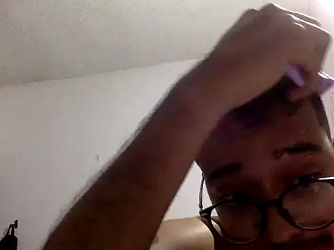 Snapshot of Tito_12_ chatting on February 18, 2026, 4:43 am Tito 12 online show from February 18, 2026, 4:43 am