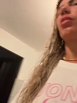 Missolevelvet online show from April 8, 2026, 7:37 pm