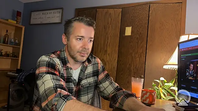 chrisw8140 online show from April 13, 2026, 2:15 am