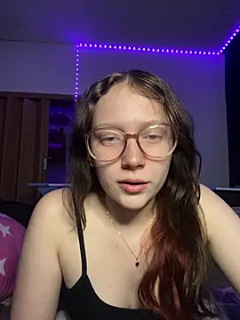 YoungLisaa18 online show from February 11, 2026, 7:47 pm