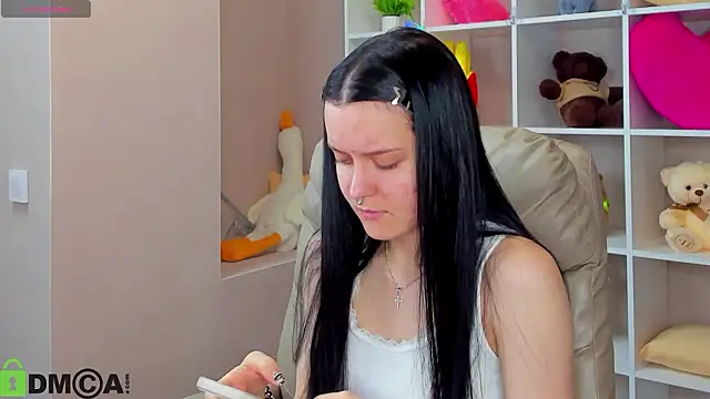 Snapshot of Kessi_Millisis chatting on February 3, 2026, 12:32 am Kessi Millisis online show from February 3, 2026, 12:32 am