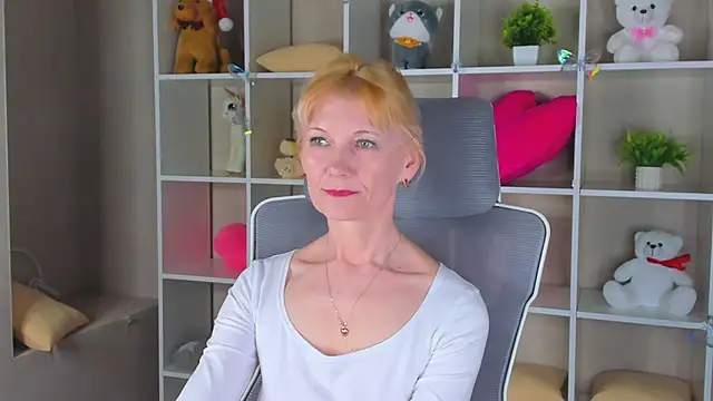 Julie Lucas online show from April 3, 2026, 12:50 am