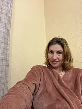 Snapshot of _Crystal_2 chatting on February 9, 2026, 9:24 pm Crystal 2 online show from February 9, 2026, 9:24 pm