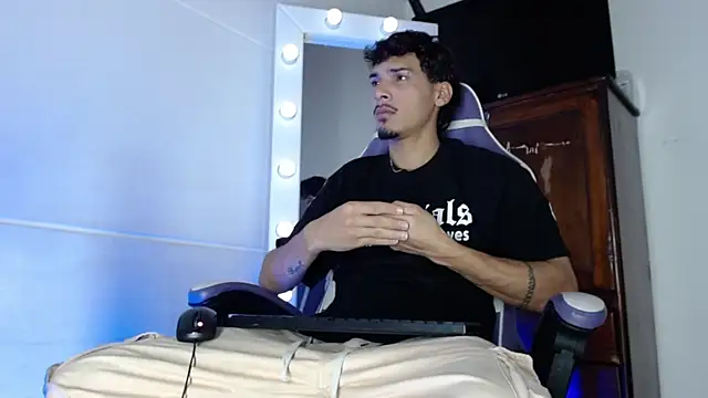 Snapshot of Yankees_xxx chatting on February 4, 2026, 8:37 pm Yankees xxx online show from February 4, 2026, 8:37 pm