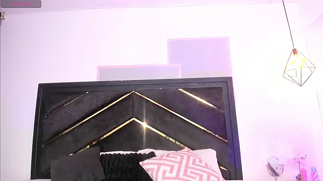 april jones05 online show from April 17, 2026, 11:24 am