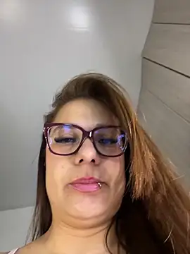 Snapshot of Pretty__Milf chatting on June 17, 2026, 2:49 pm Pretty Milf online show from June 17, 2026, 2:49 pm