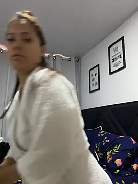 Pretty  Milf online show from March 31, 2026, 10:45 pm