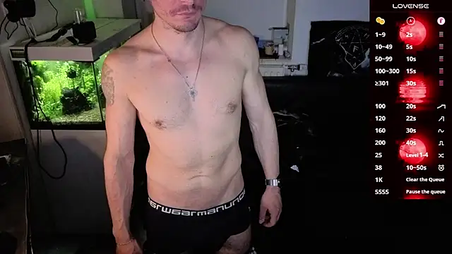 Rayzel White online show from April 7, 2026, 11:28 pm