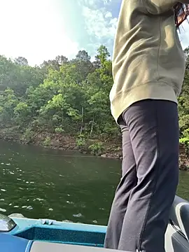 tastemecaroline online show from April 16, 2026, 1:34 pm