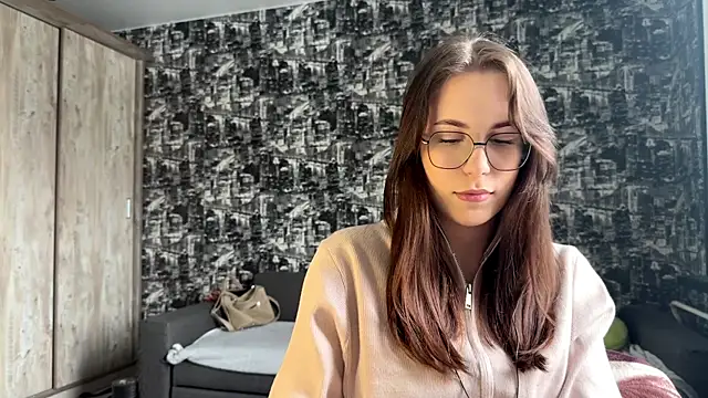 Snapshot of JanelleCourville chatting on March 3, 2026, 10:33 am JanelleCourville online show from March 3, 2026, 10:33 am