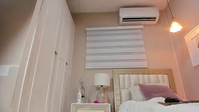 isabela  x online show from March 28, 2026, 11:33 am