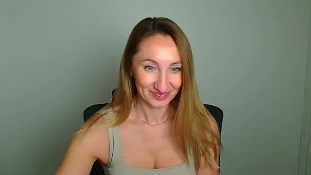 Snapshot of Diana_Sweeet_ chatting on May 6, 2026, 5:55 am Diana Sweeet online show from May 6, 2026, 5:55 am