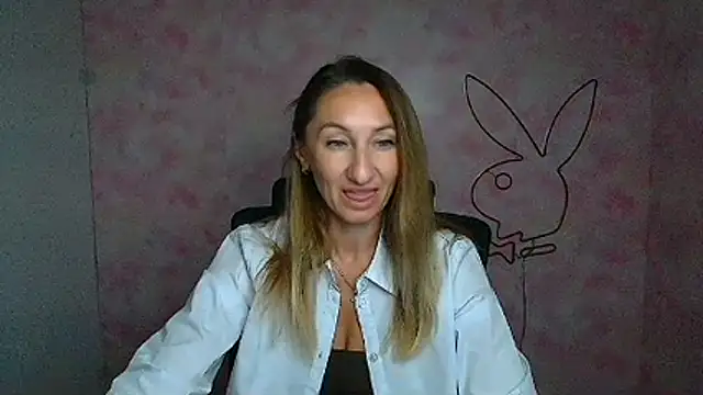 Snapshot of Diana_Sweeet_ chatting on March 18, 2026, 6:27 am Diana Sweeet online show from March 18, 2026, 6:27 am
