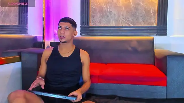 ALEX KEITH26 online show from April 17, 2026, 11:46 am