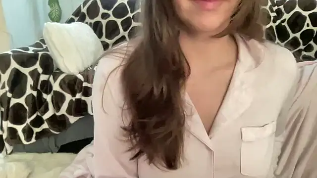 Snapshot of LunnaMonroe chatting on January 17, 2026, 8:40 am LunnaMonroe online show from January 17, 2026, 8:40 am