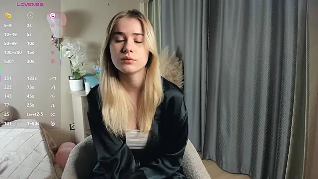 LuanaFincel online show from February 17, 2026, 1:03 am