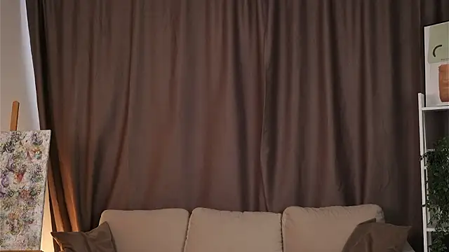 LynellPaveglio online show from January 17, 2026, 7:34 am