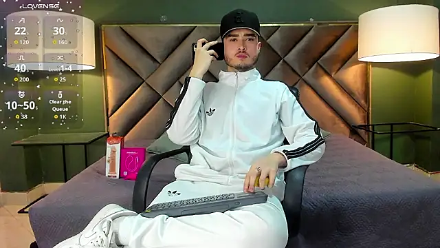 Snapshot of Salvattore_Muller chatting on February 22, 2026, 5:32 am Salvattore Muller online show from February 22, 2026, 5:32 am