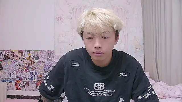 Chocolates-001 online show from April 26, 2026, 12:02 pm