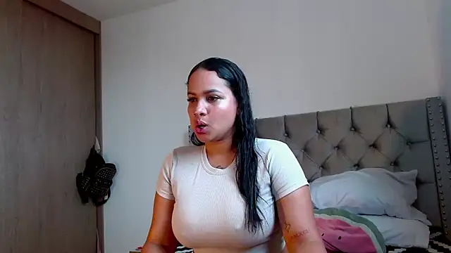 celeneortii online show from April 12, 2026, 9:07 pm