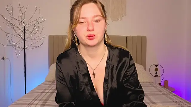 Snapshot of VladaHotxx chatting on March 4, 2026, 8:00 am VladaHotxx online show from March 4, 2026, 8:00 am