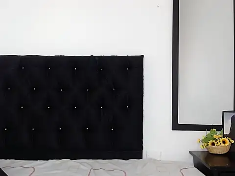 LauraHorny69 online show from March 1, 2026, 1:33 pm