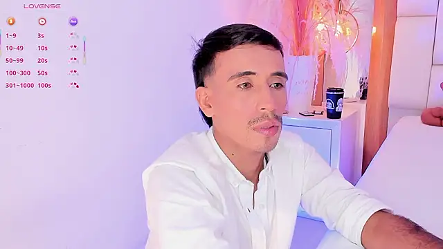 Snapshot of Mr_aronnn_ chatting on February 7, 2026, 1:35 am Mr aronnn online show from February 7, 2026, 1:35 am