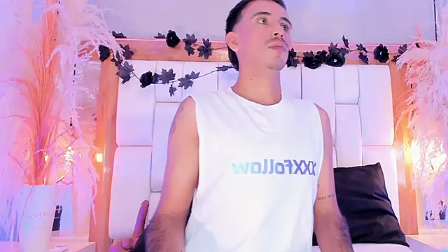 Snapshot of Mr_aronnn_ chatting on February 6, 2026, 2:40 am Mr aronnn online show from February 6, 2026, 2:40 am