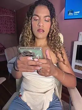 Snapshot of AngelPinkk_ chatting on June 5, 2026, 1:21 am AngelPinkk online show from June 5, 2026, 1:21 am